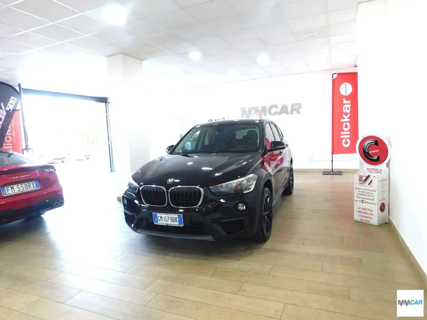 BMW X1 xDrive18d xLine Plus Zwart - 1