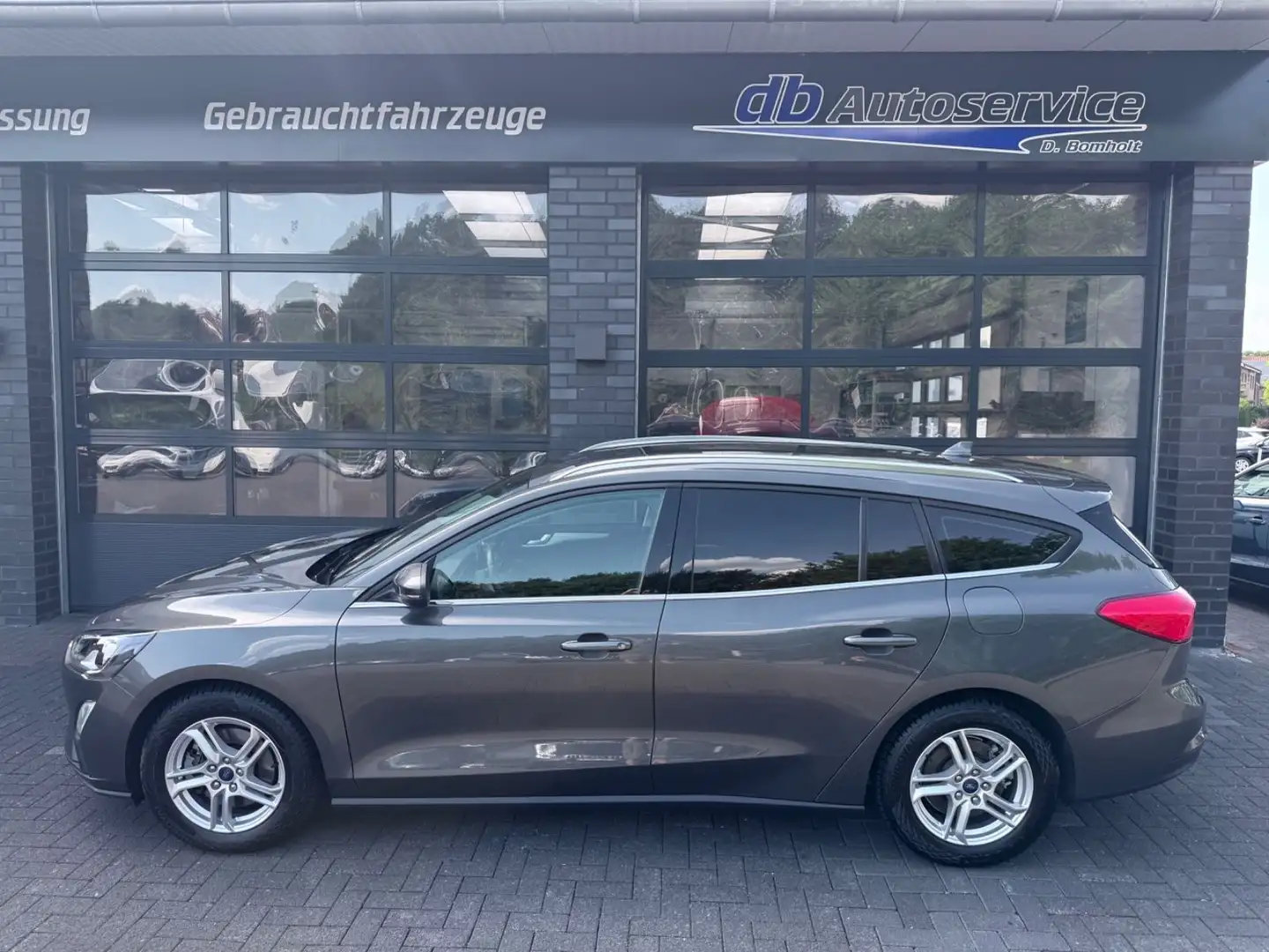 Ford Focus Turnier Cool & Connect Navi. Grau - 2