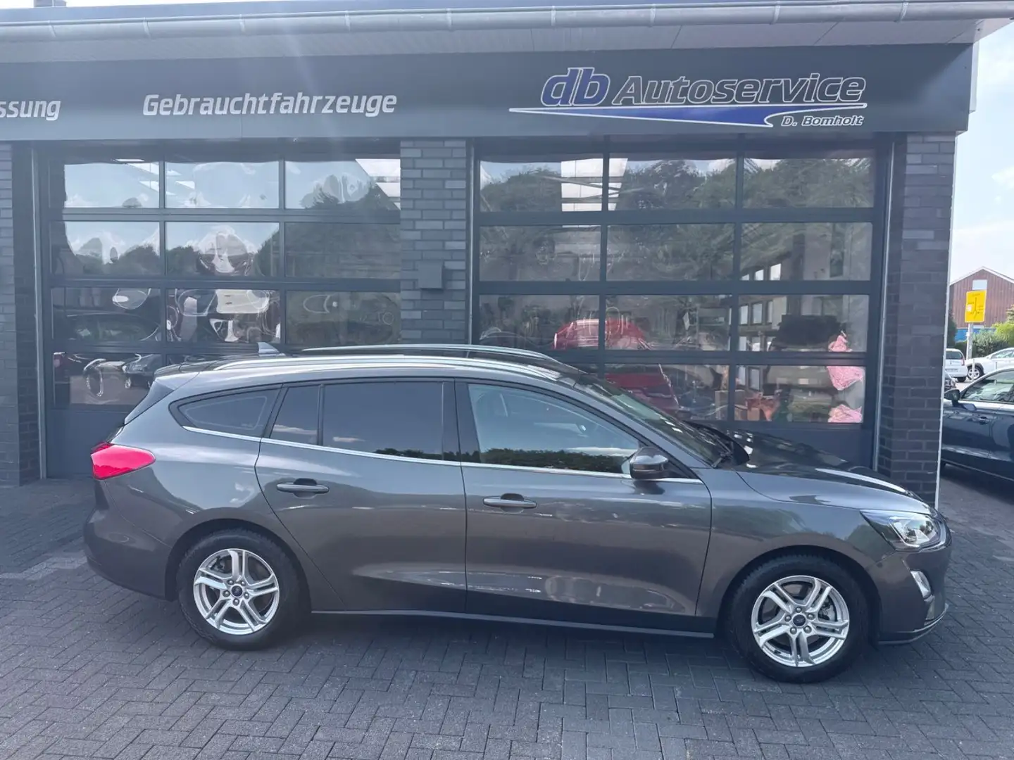 Ford Focus Turnier Cool & Connect Navi. Grau - 1