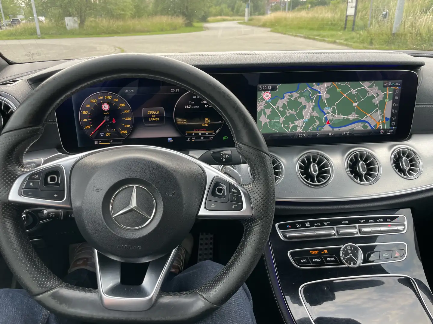Mercedes-Benz E 220 d Cabrio 9G-TRONIC AMG Line - 2