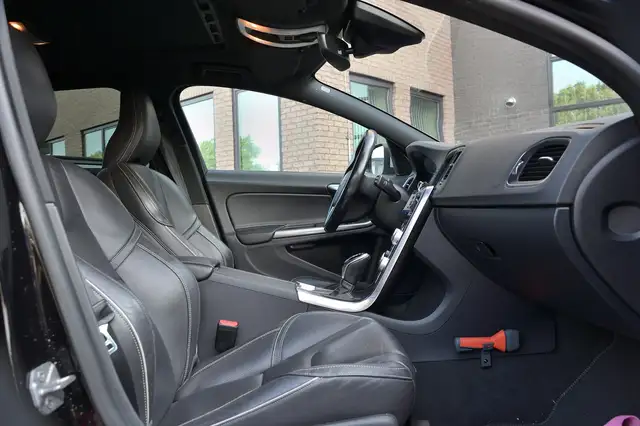 Volvo V60 view 11