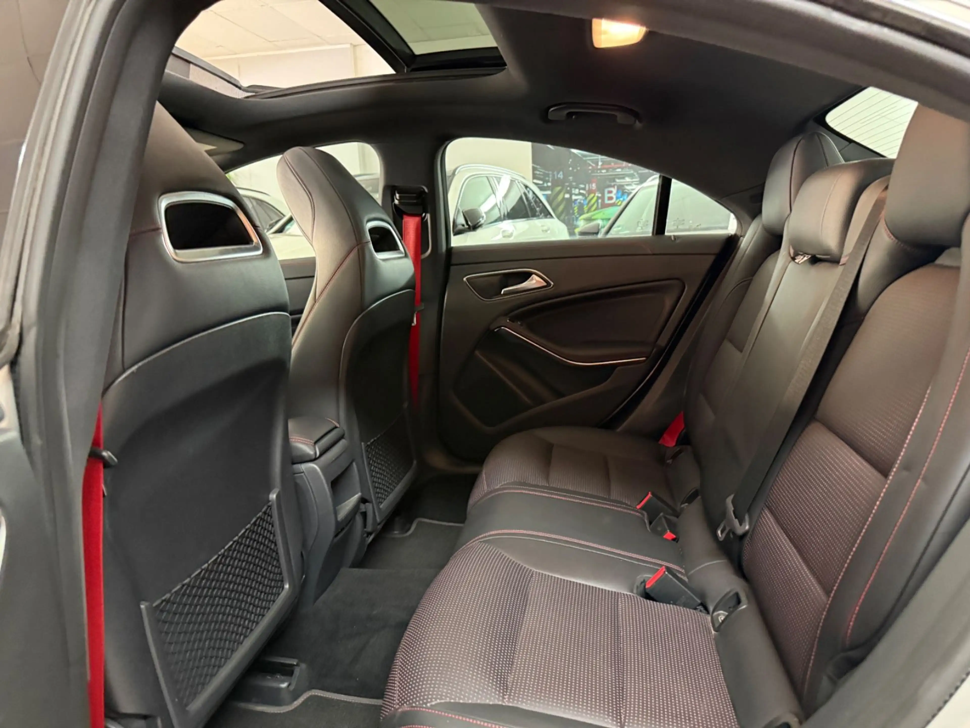 Mercedes-Benz CLA 250 4Matic*Panorama-Dach*R-Kamera* MB Serv* — photo 13