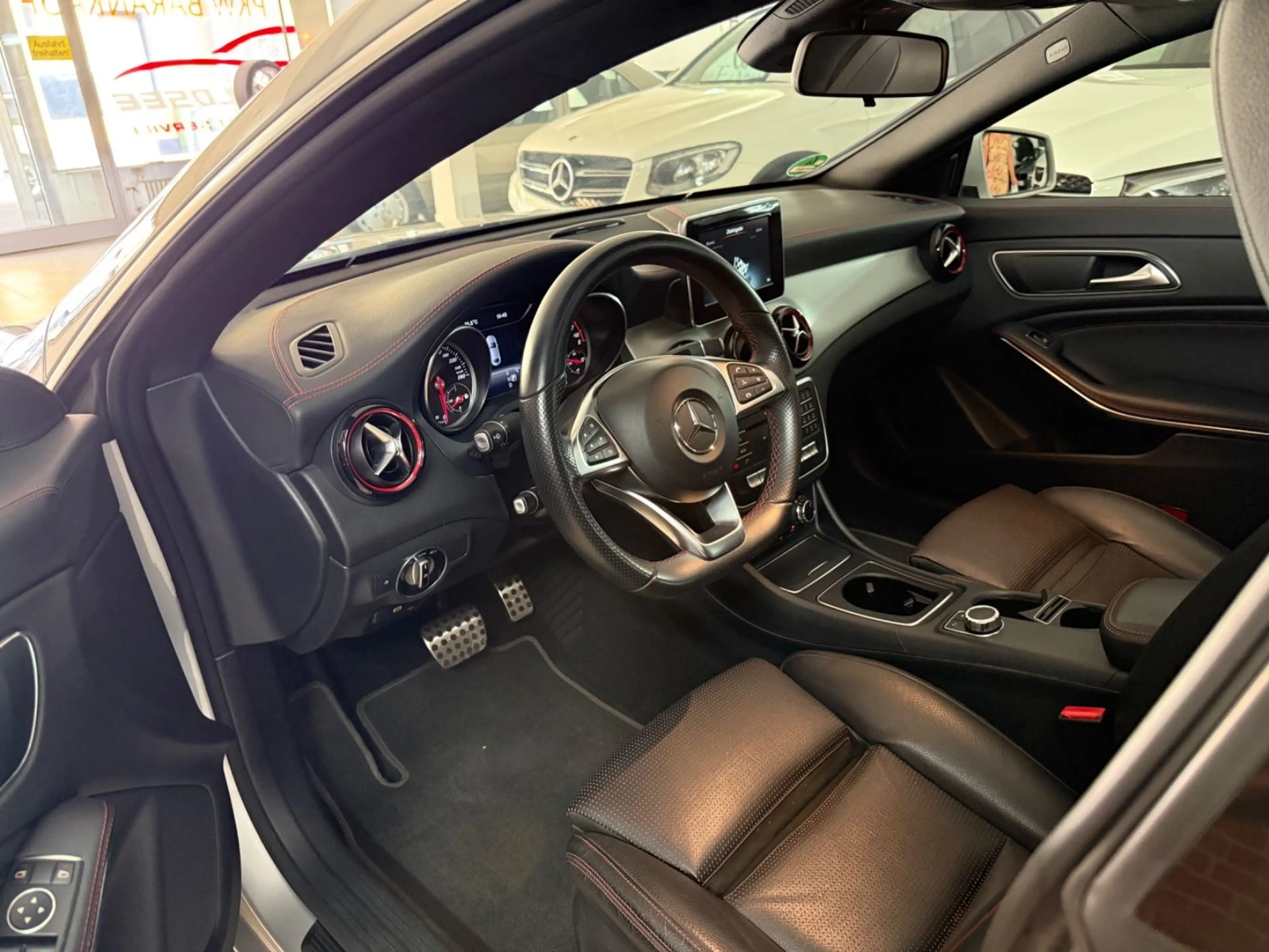 Mercedes-Benz CLA 250 4Matic*Panorama-Dach*R-Kamera* MB Serv* — photo 12