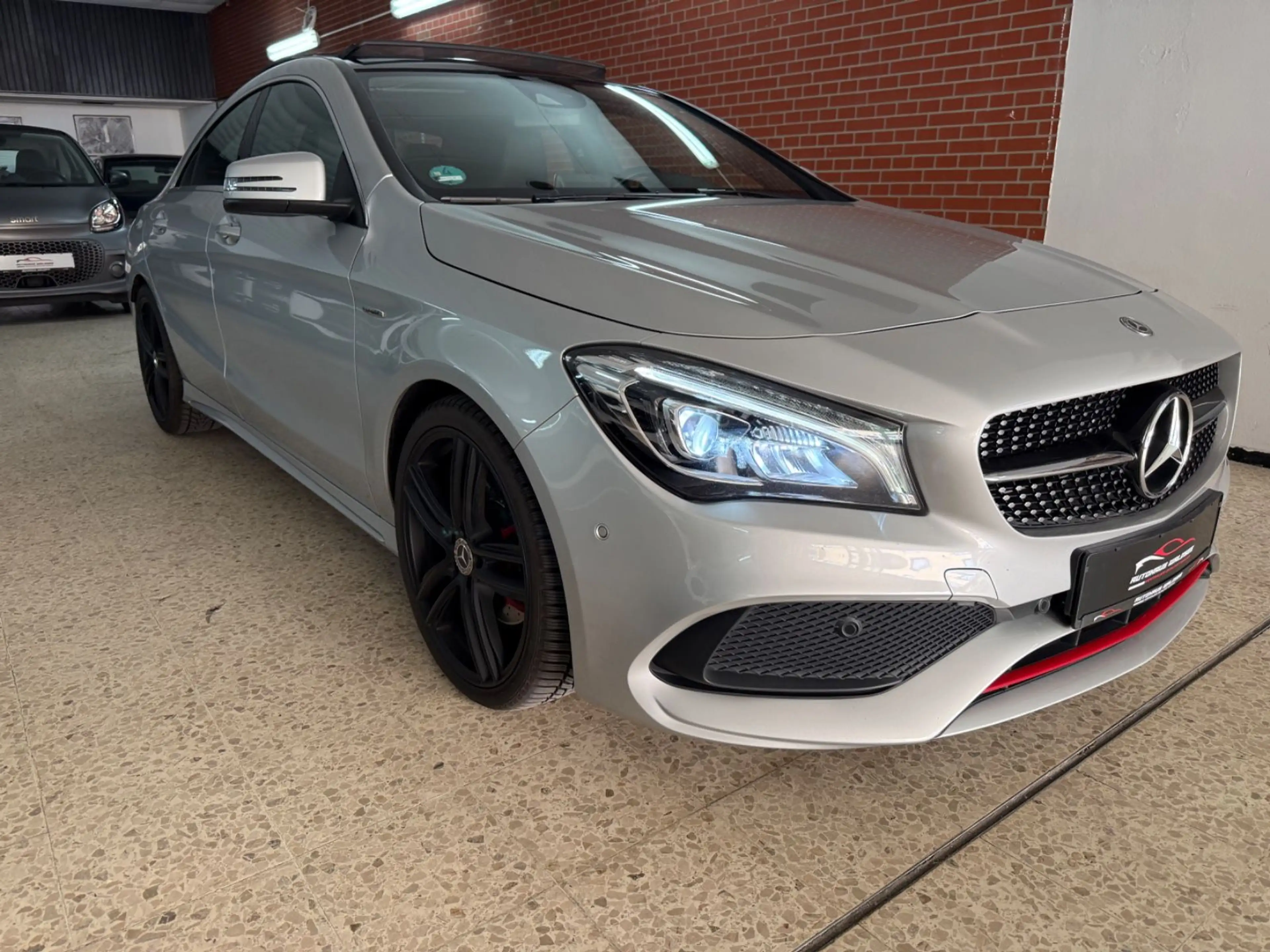 Mercedes-Benz CLA 250 4Matic*Panorama-Dach*R-Kamera* MB Serv*