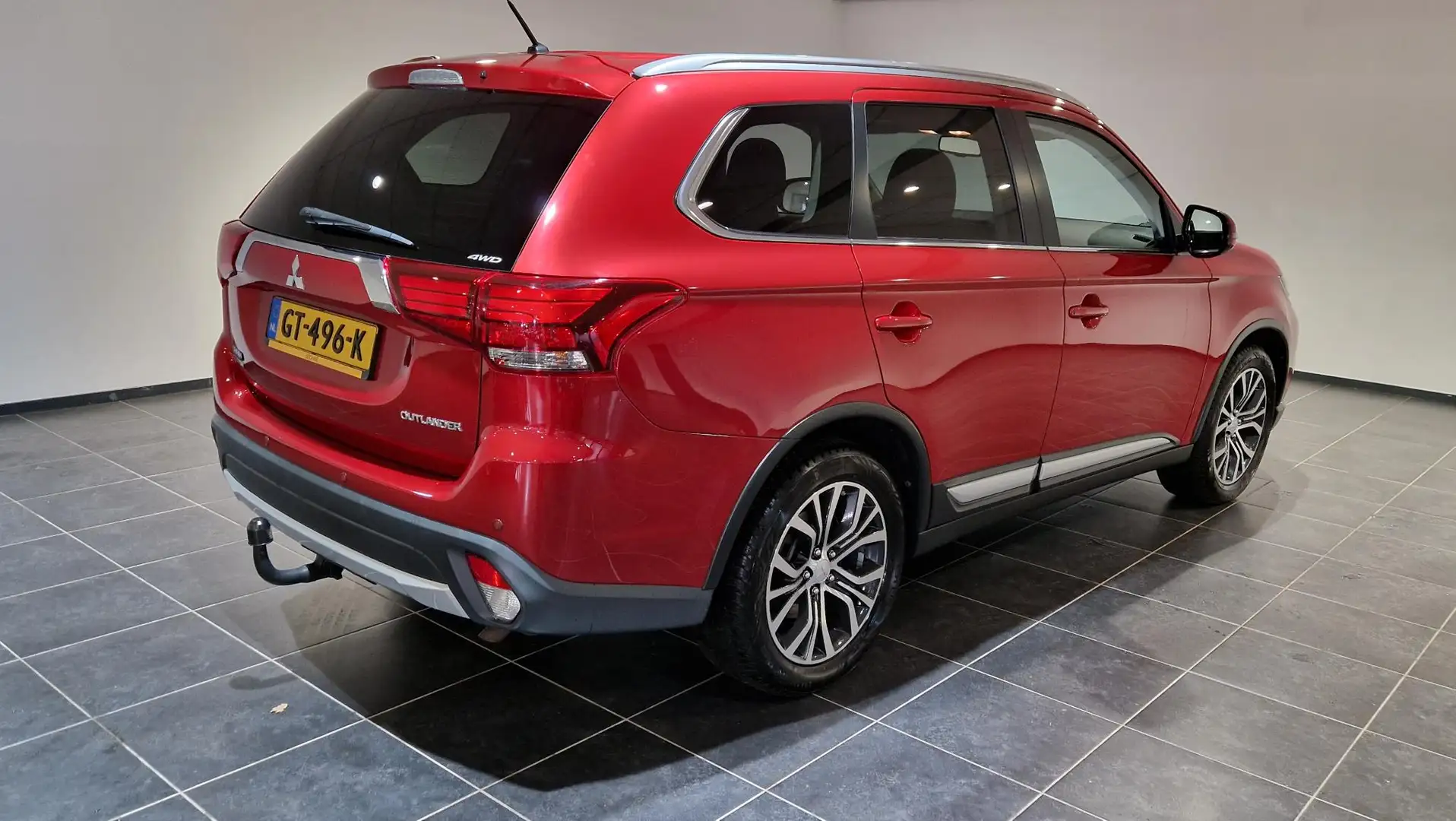 Mitsubishi Outlander 2.0 Instyle 4WD | 7-persoons | Trekhaak | Schuifda Rood - 2