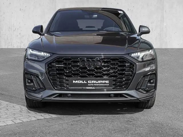 Audi Q5 view 3