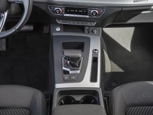 Audi Q5 view 14