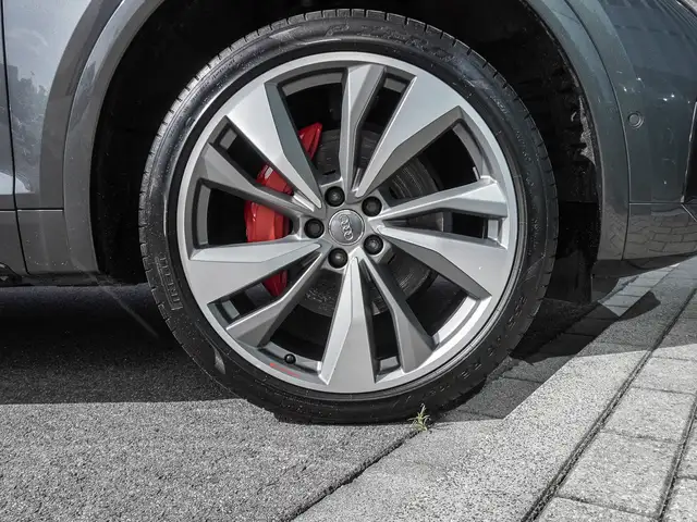 Audi Q5 view 7