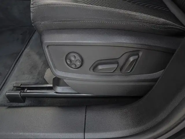 Audi Q5 view 16