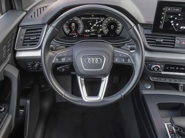 Audi Q5 view 12