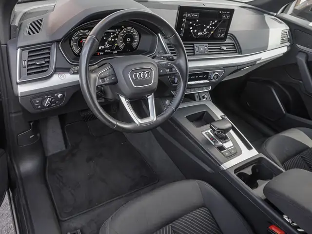 Audi Q5 view 10