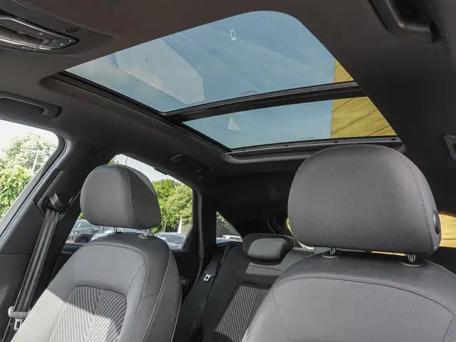 Audi Q5 view 8
