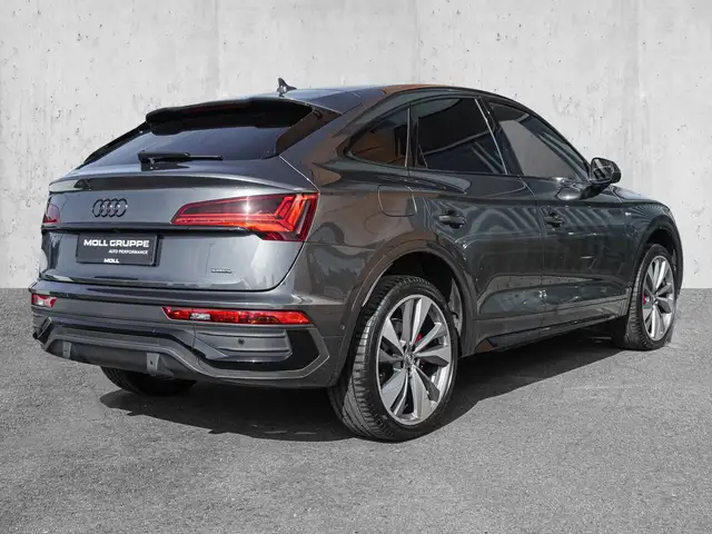 Audi Q5 view 4