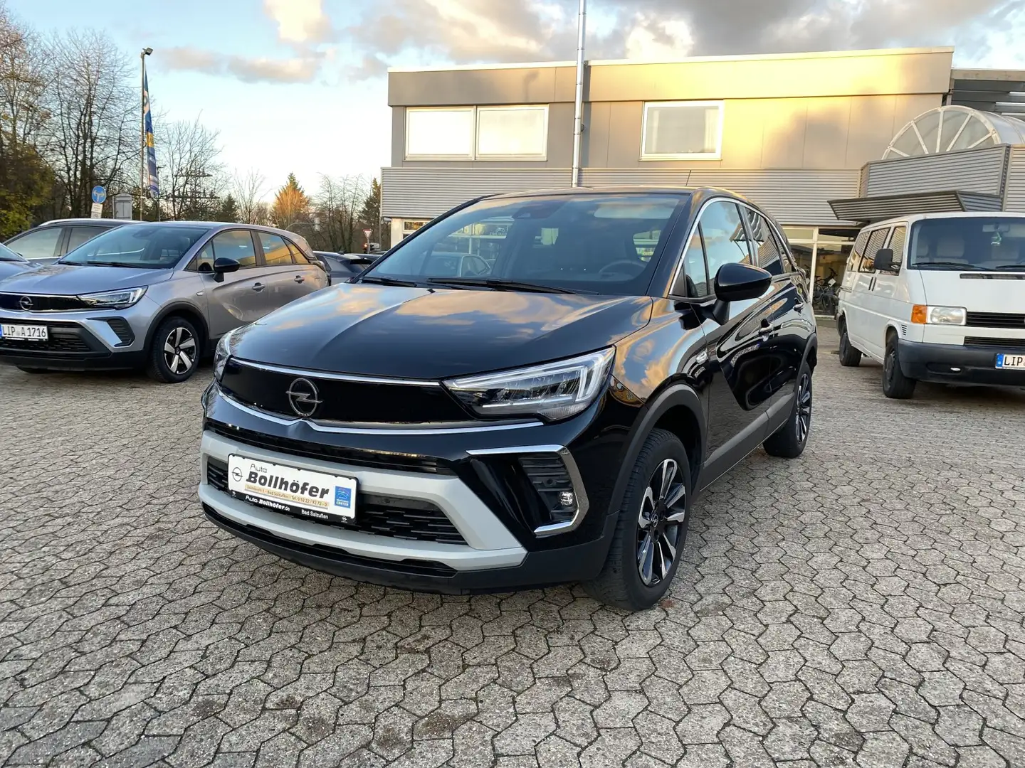 Opel Crossland Elegance AT/NAV/PDC vo+hi+Cam/SHZ+LHZ+bzb.Frontsch Schwarz - 1