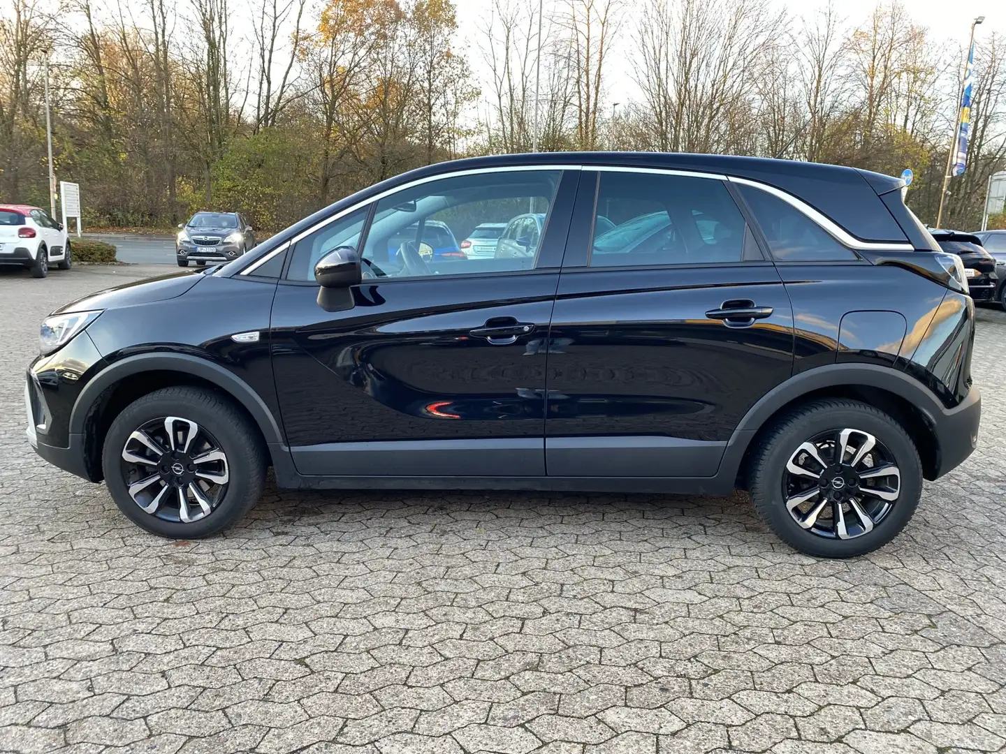Opel Crossland Elegance AT/NAV/PDC vo+hi+Cam/SHZ+LHZ+bzb.Frontsch Schwarz - 2