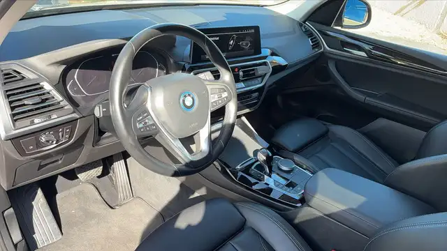BMW X3 view 8