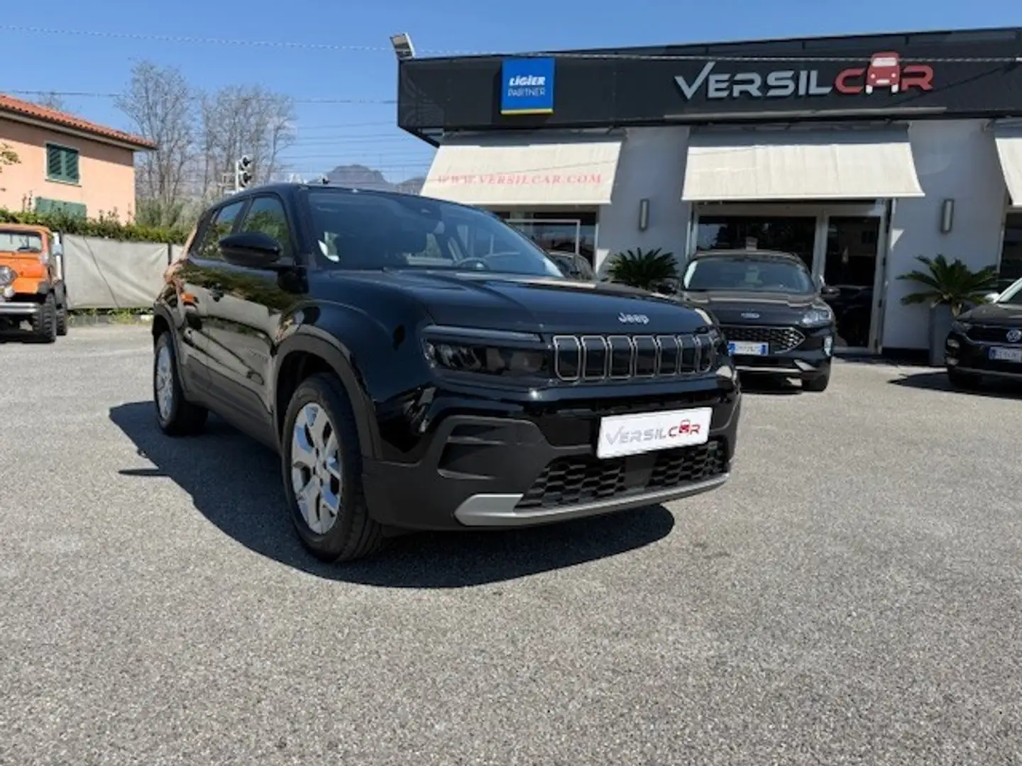 Jeep Avenger 1.2 Turbo Altitude Noir - 1