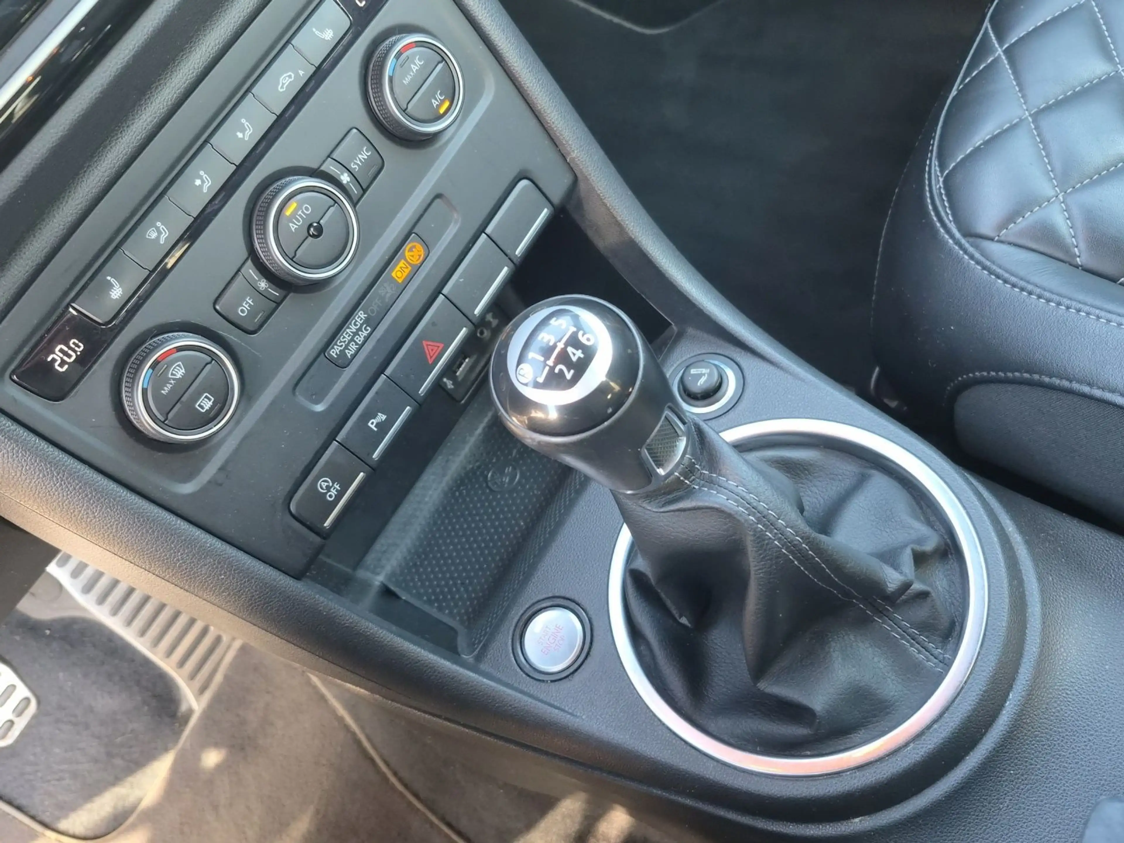 Volkswagen Beetle Cabriolet 2.0 TSI EXCLUSIVE R-LINE LEDER — photo 11