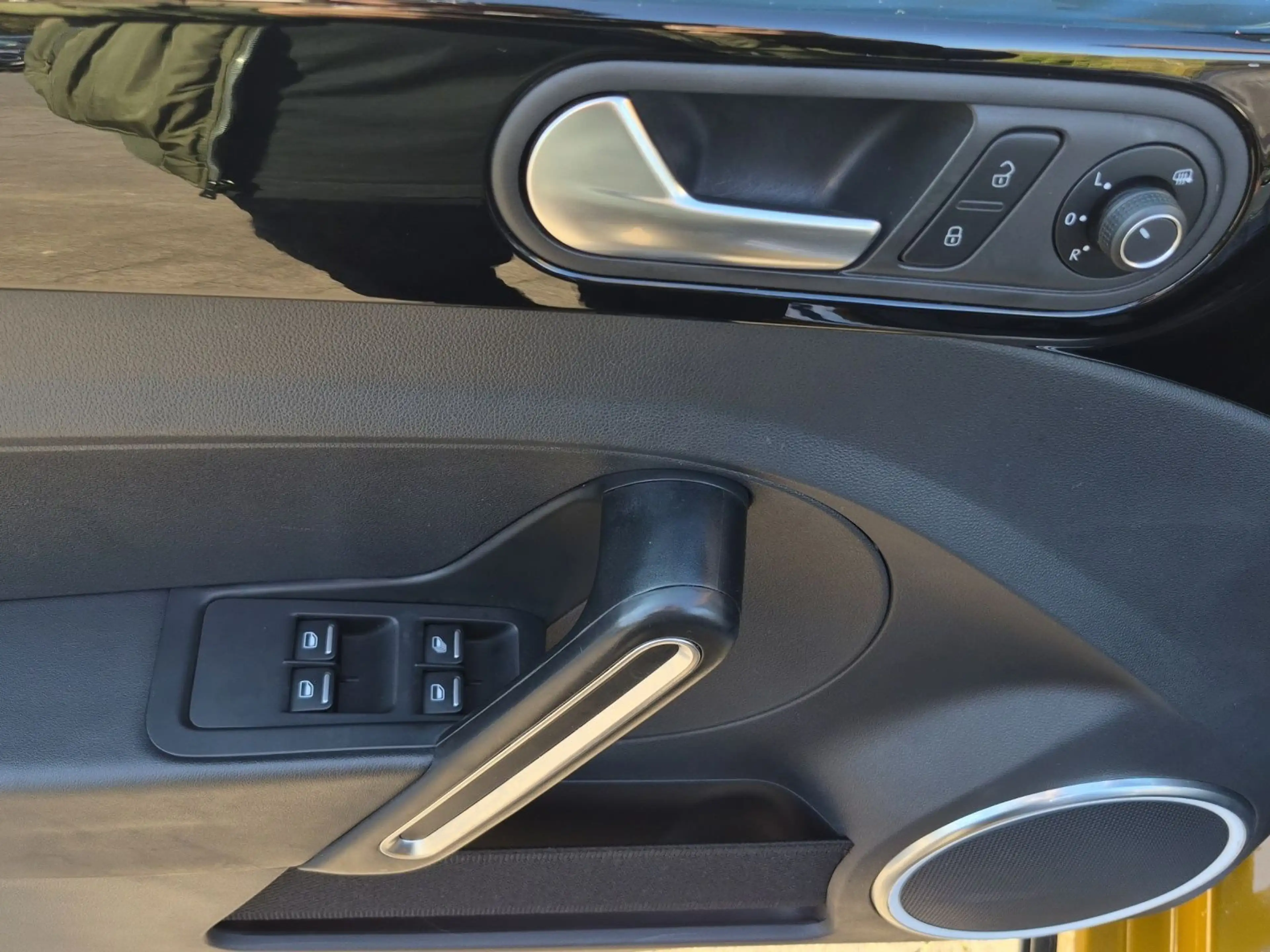 Volkswagen Beetle Cabriolet 2.0 TSI EXCLUSIVE R-LINE LEDER — photo 8