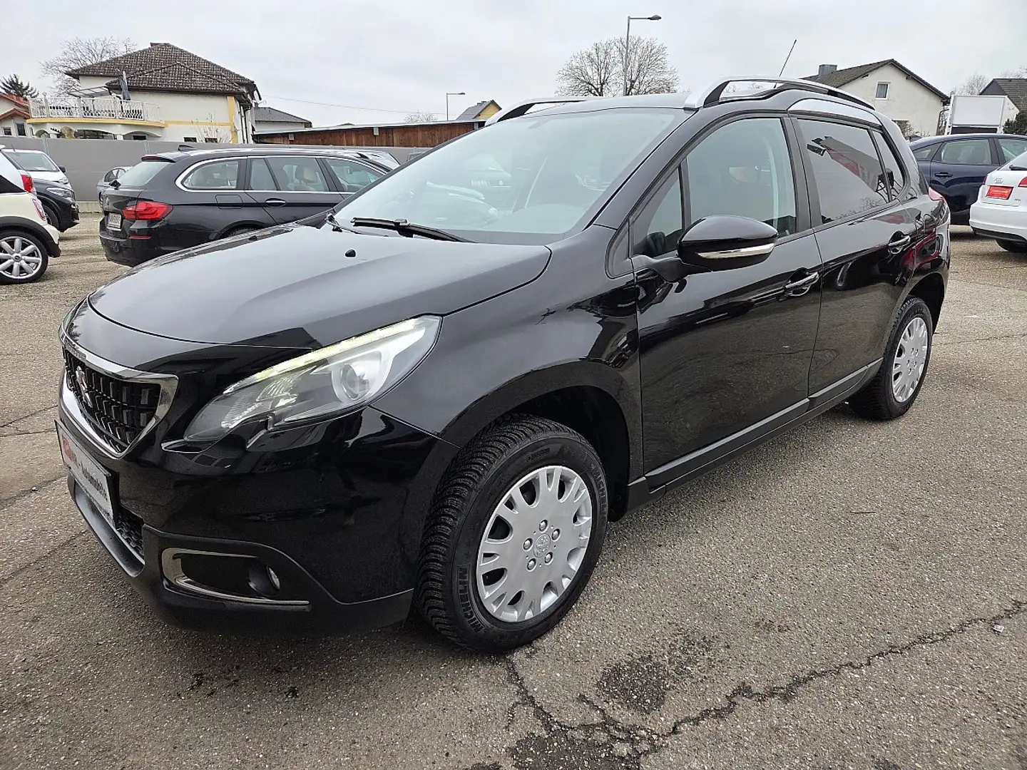 Peugeot 2008 1,2 VTi Active Noir - 2