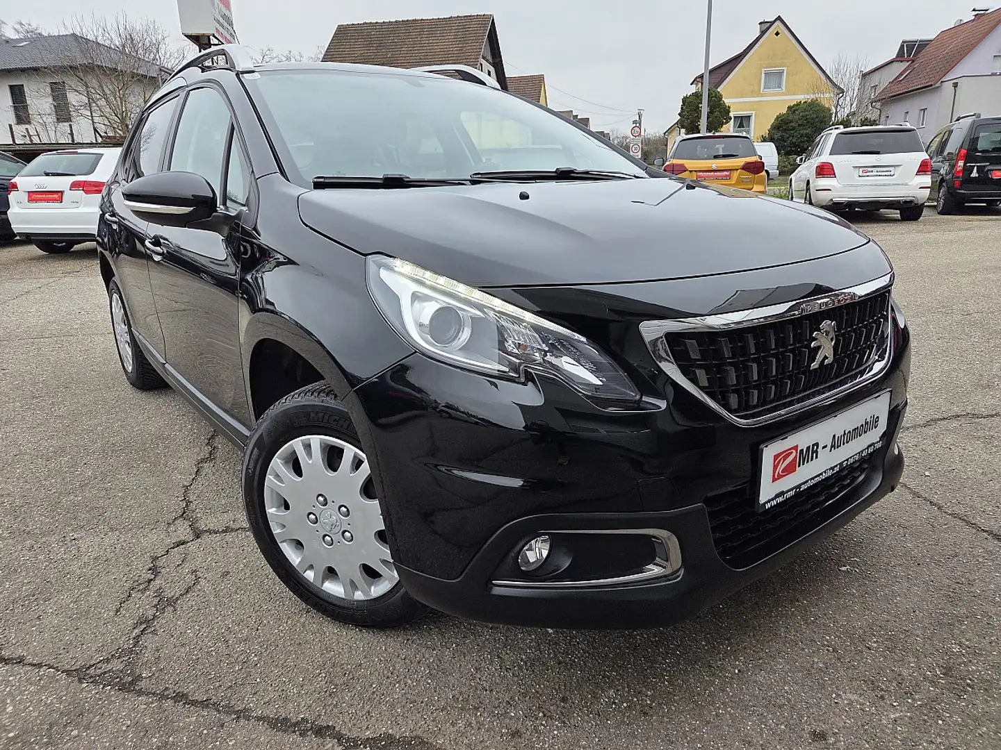 Peugeot 2008 1,2 VTi Active Noir - 1
