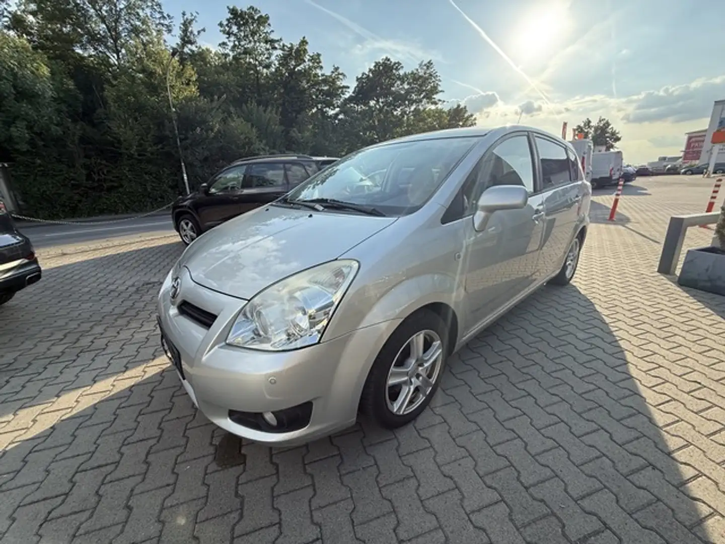 Toyota Corolla Verso 7 Sitze 2.2 D-4D Team Grau - 1