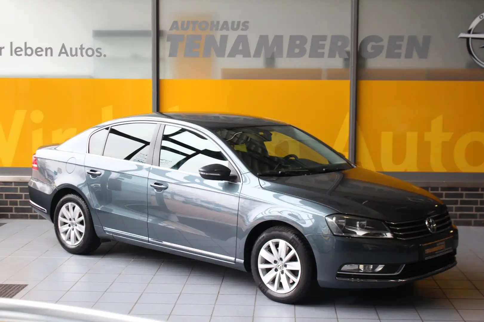 Volkswagen Passat Comfortline BlueMotion Navi PDC Grau - 1