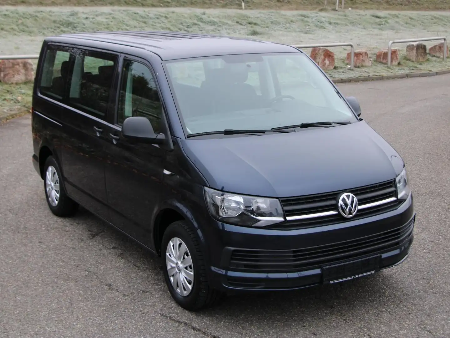 Volkswagen T6 Multivan TDI Trendline DSG 150 PS Blauw - 2