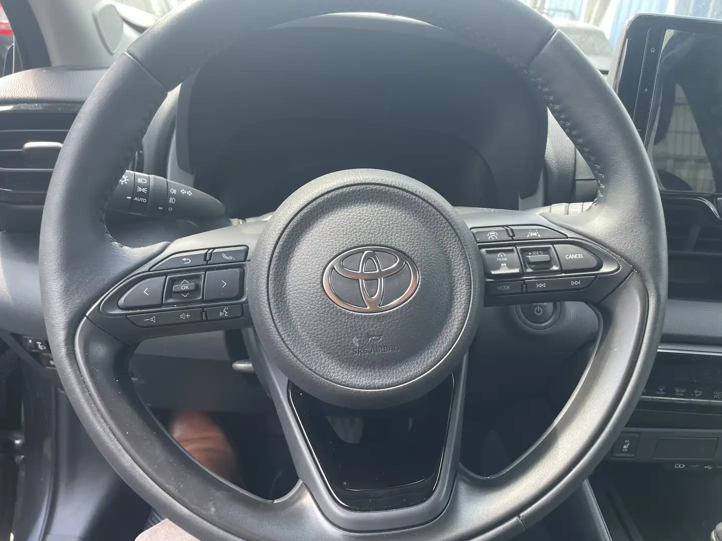 Toyota Yaris Hybrid 130 1.5 VVT-i Style Plus Grau - 1