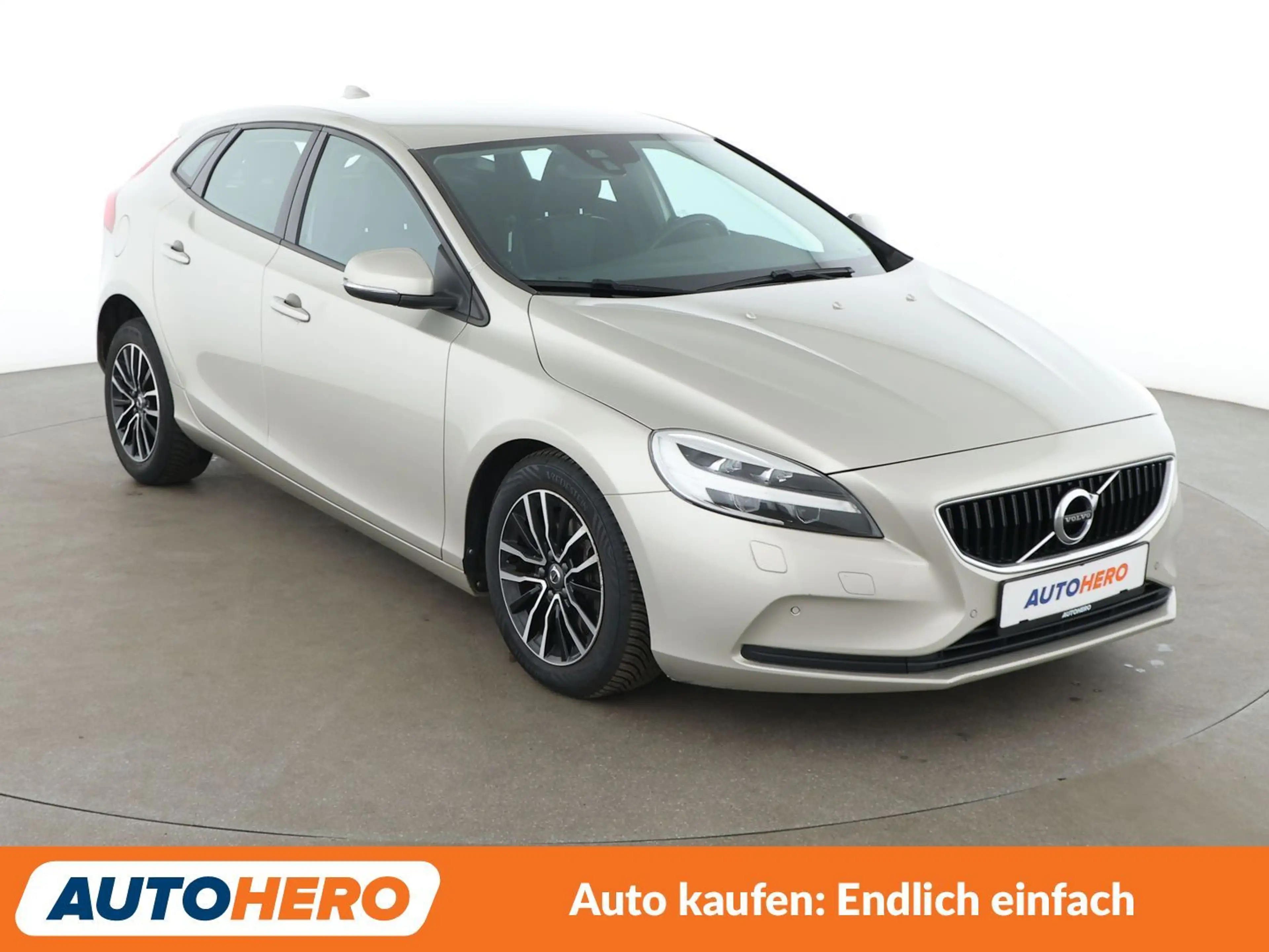 Volvo V40 1.5 Momentum Aut.*NAVI*LED*TEMPO*PDC*SHZ* — photo 8