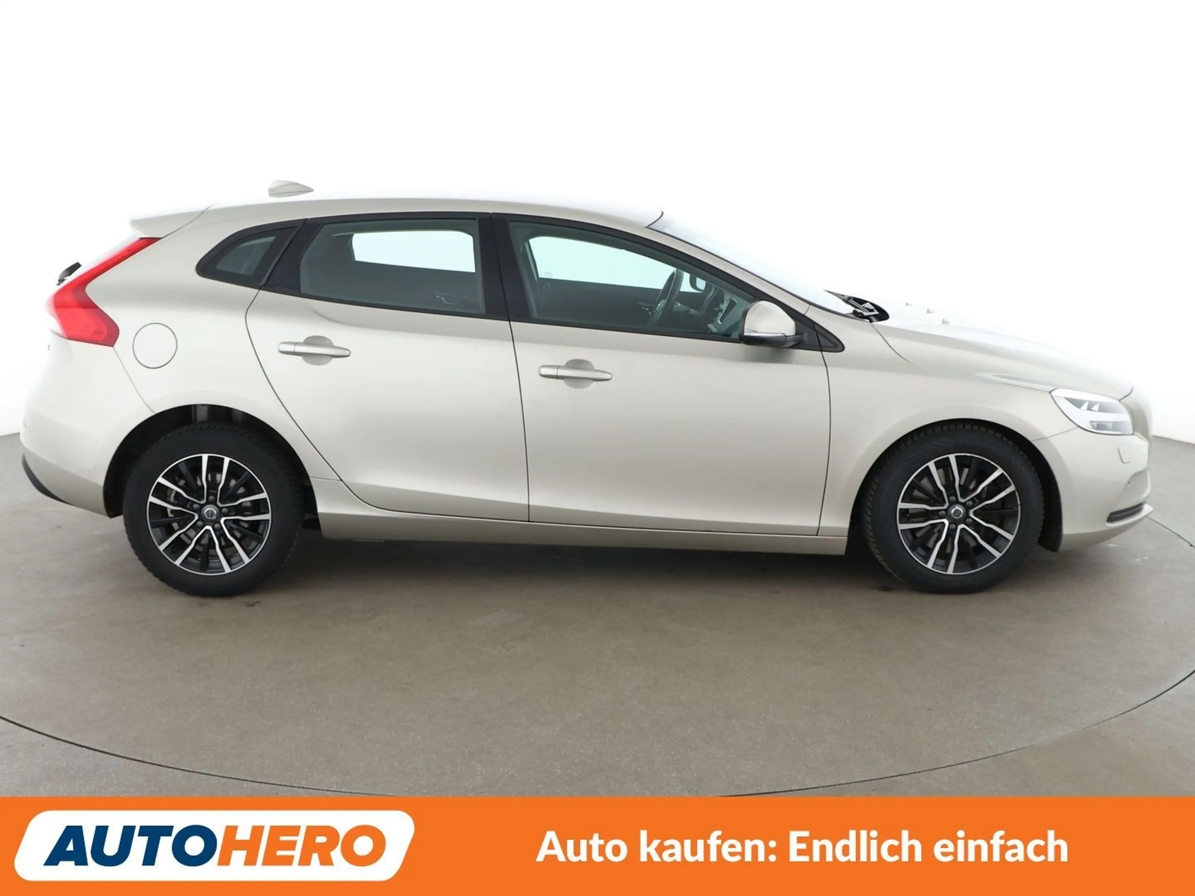 Volvo V40 1.5 Momentum Aut.*NAVI*LED*TEMPO*PDC*SHZ* — photo 7