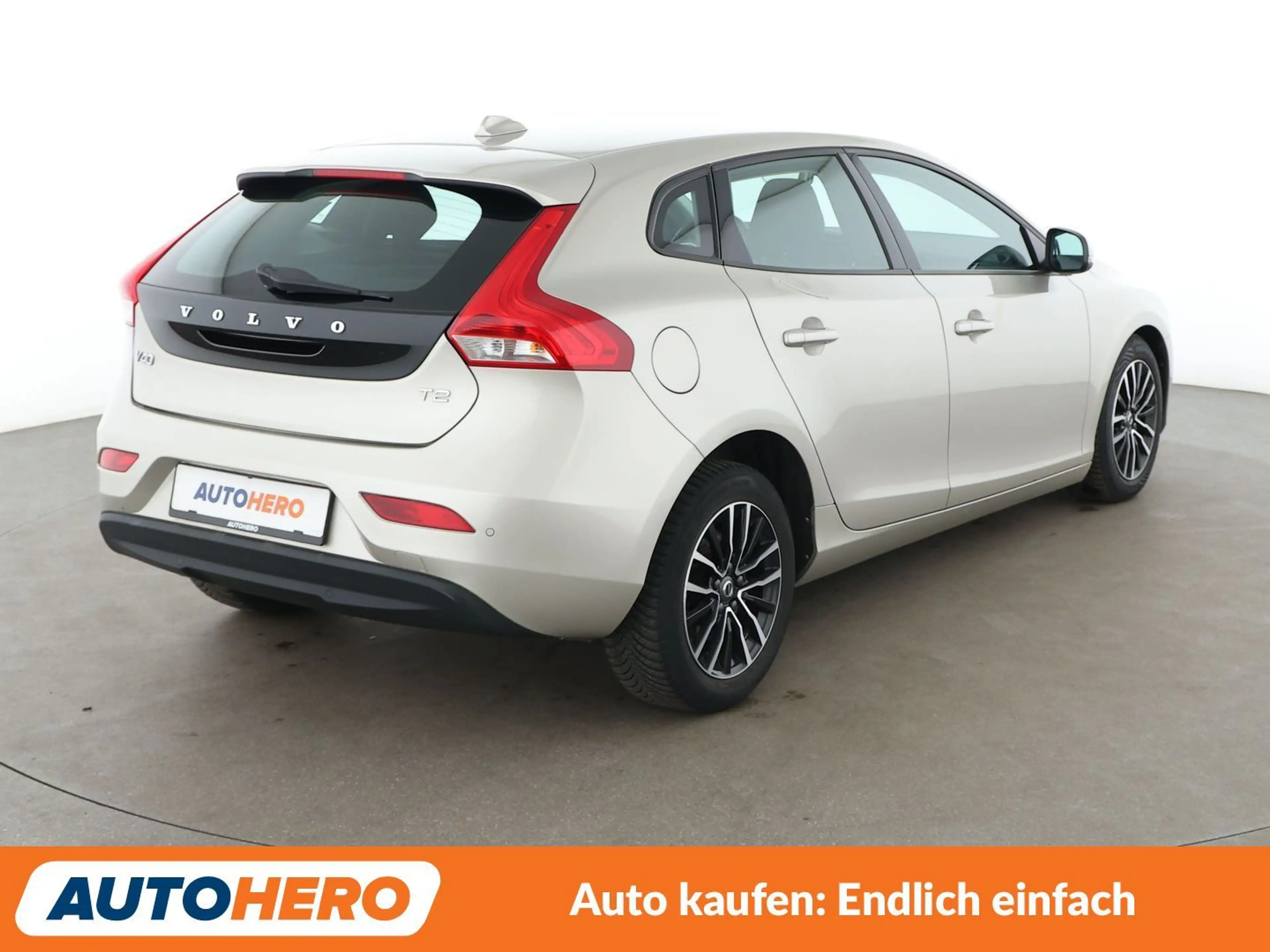 Volvo V40 1.5 Momentum Aut.*NAVI*LED*TEMPO*PDC*SHZ* — photo 6