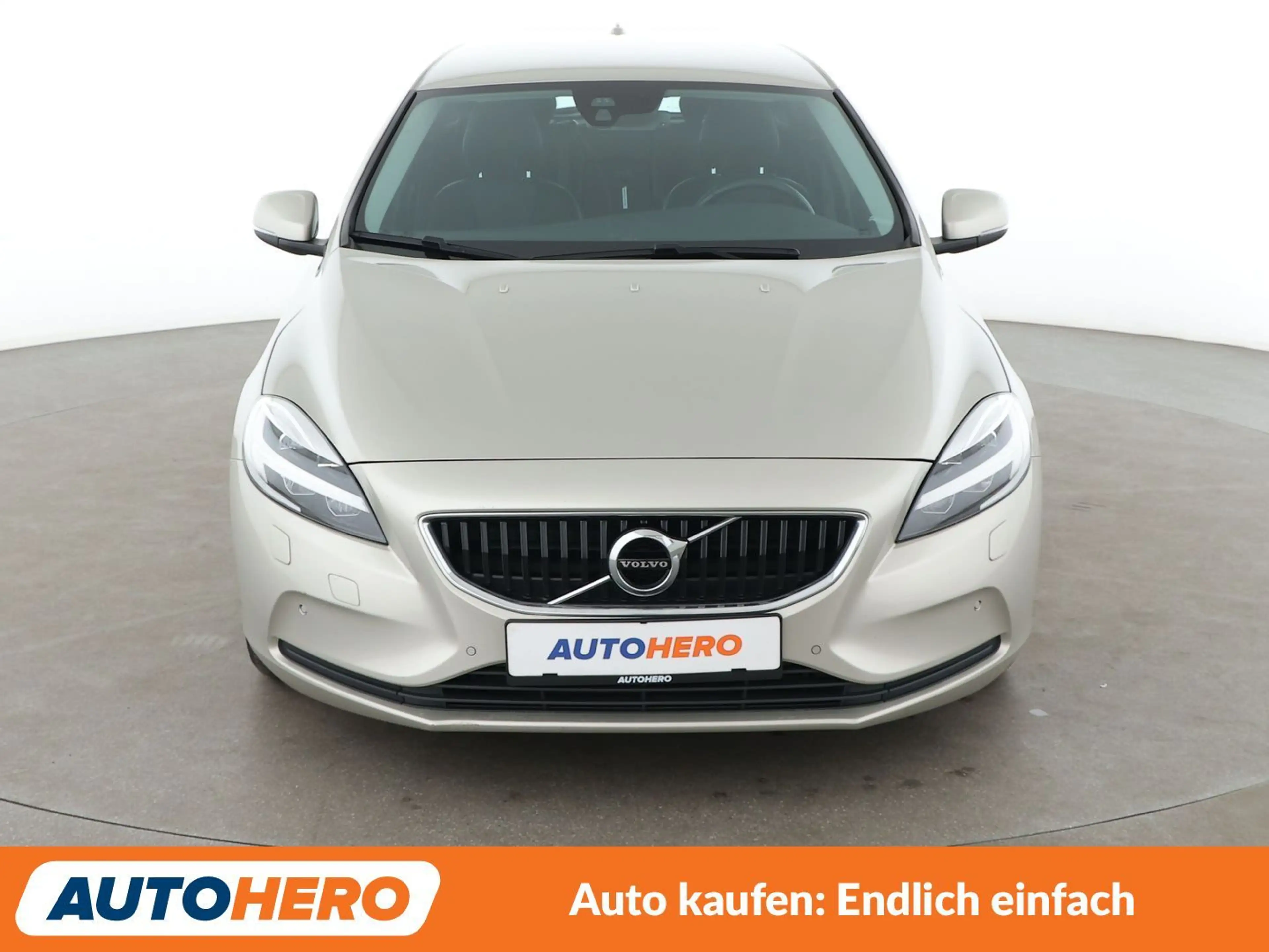 Volvo V40 1.5 Momentum Aut.*NAVI*LED*TEMPO*PDC*SHZ* — photo 9