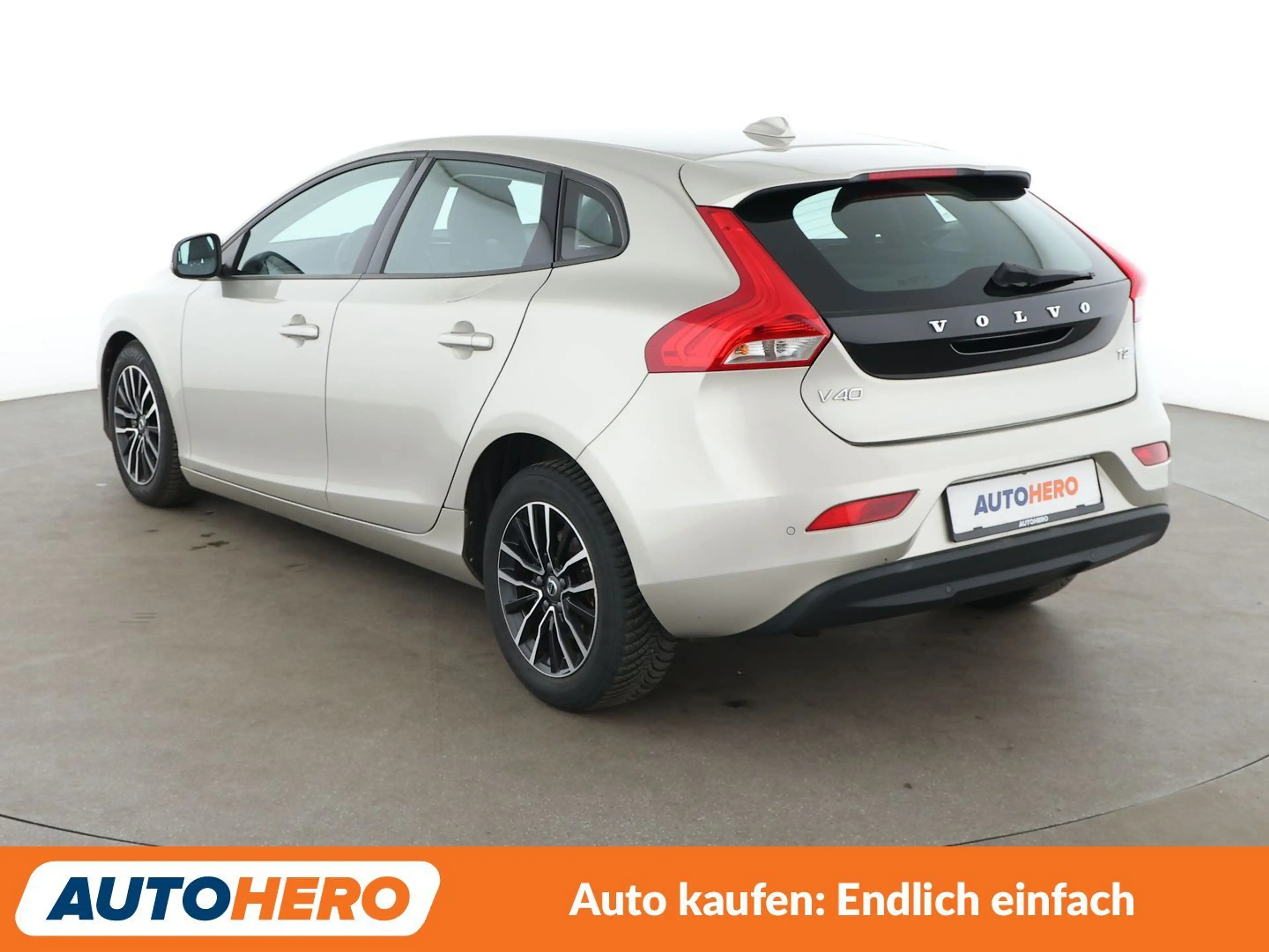 Volvo V40 1.5 Momentum Aut.*NAVI*LED*TEMPO*PDC*SHZ* — photo 4