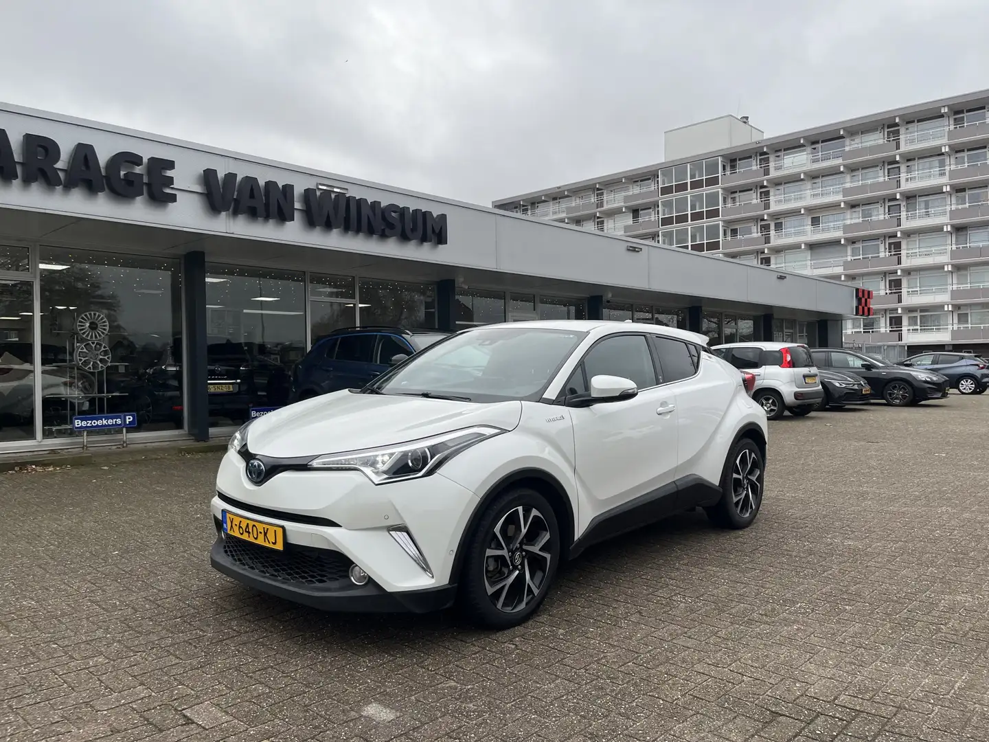 Toyota C-HR 1.8 Hybrid Active Navi Cruise Lmv Acamera Wit - 1