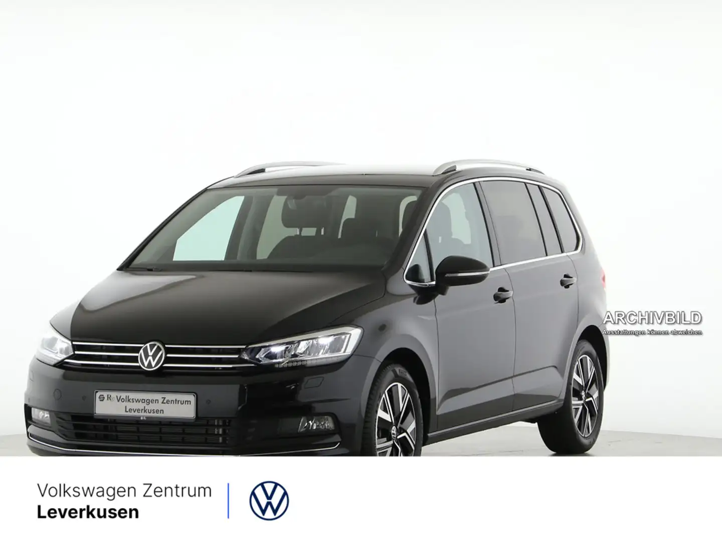 Volkswagen Touran 2.0 Highline DSG NAV AHK ACC PANO KAM Zwart - 1