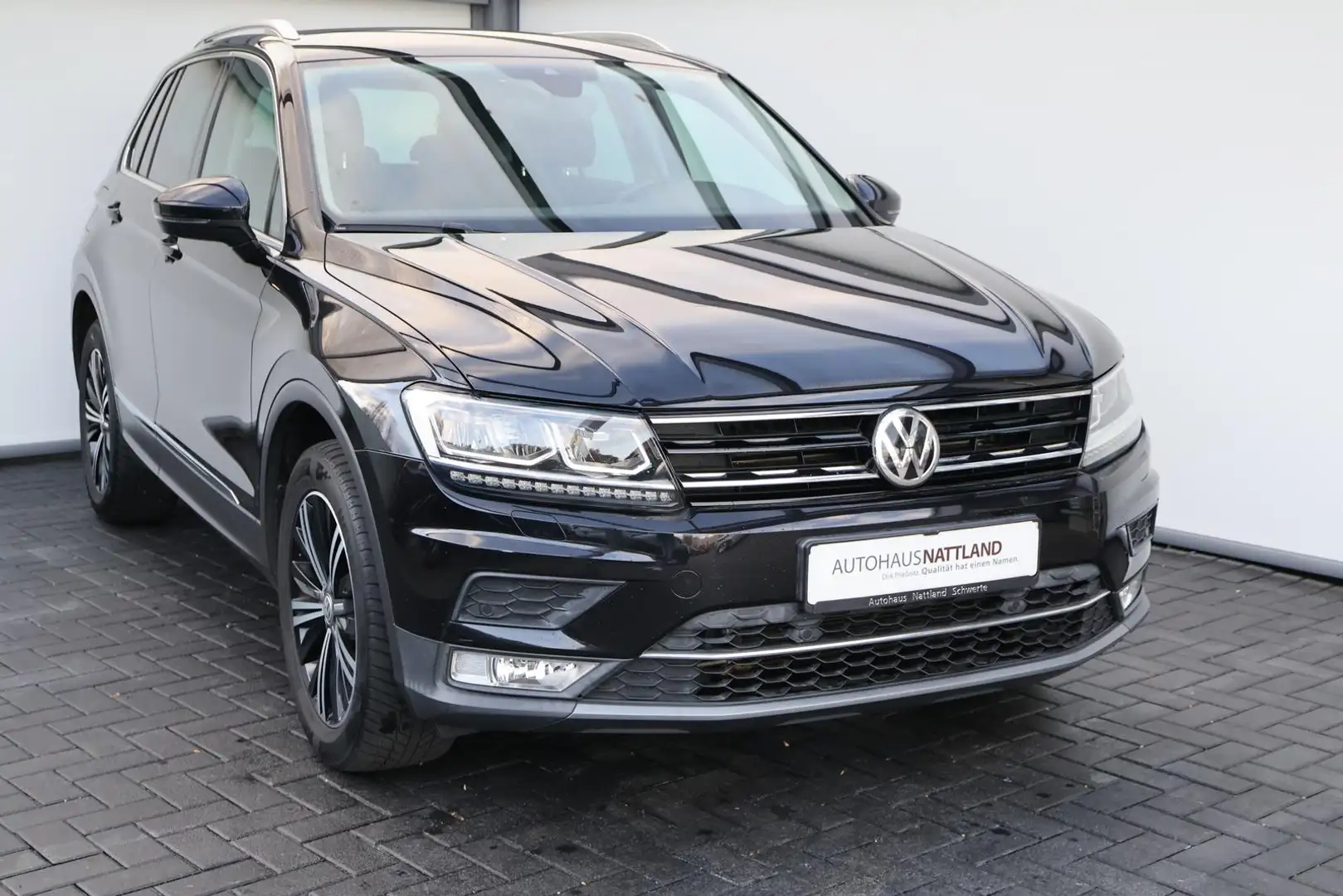 Volkswagen Tiguan 2.0 TSI Tiguan Highline BMT 4Motion DSG ACC VC Schwarz - 2