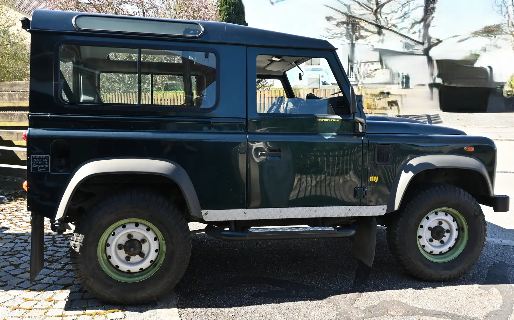 Land Rover Defender 90, TD 4, 2.2 Liter Grün - 1
