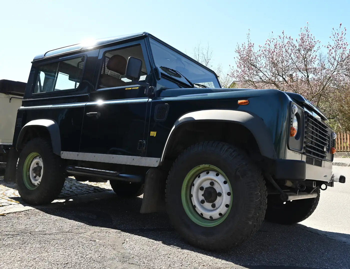 Land Rover Defender 90, TD 4, 2.2 Liter Grün - 2