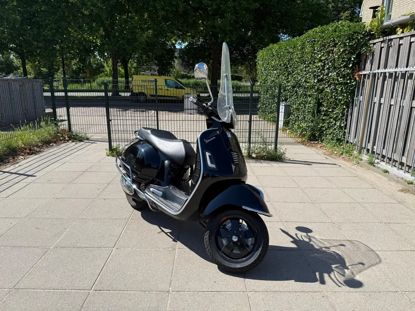 Vespa GTS Super Tech 300 Noir - 1