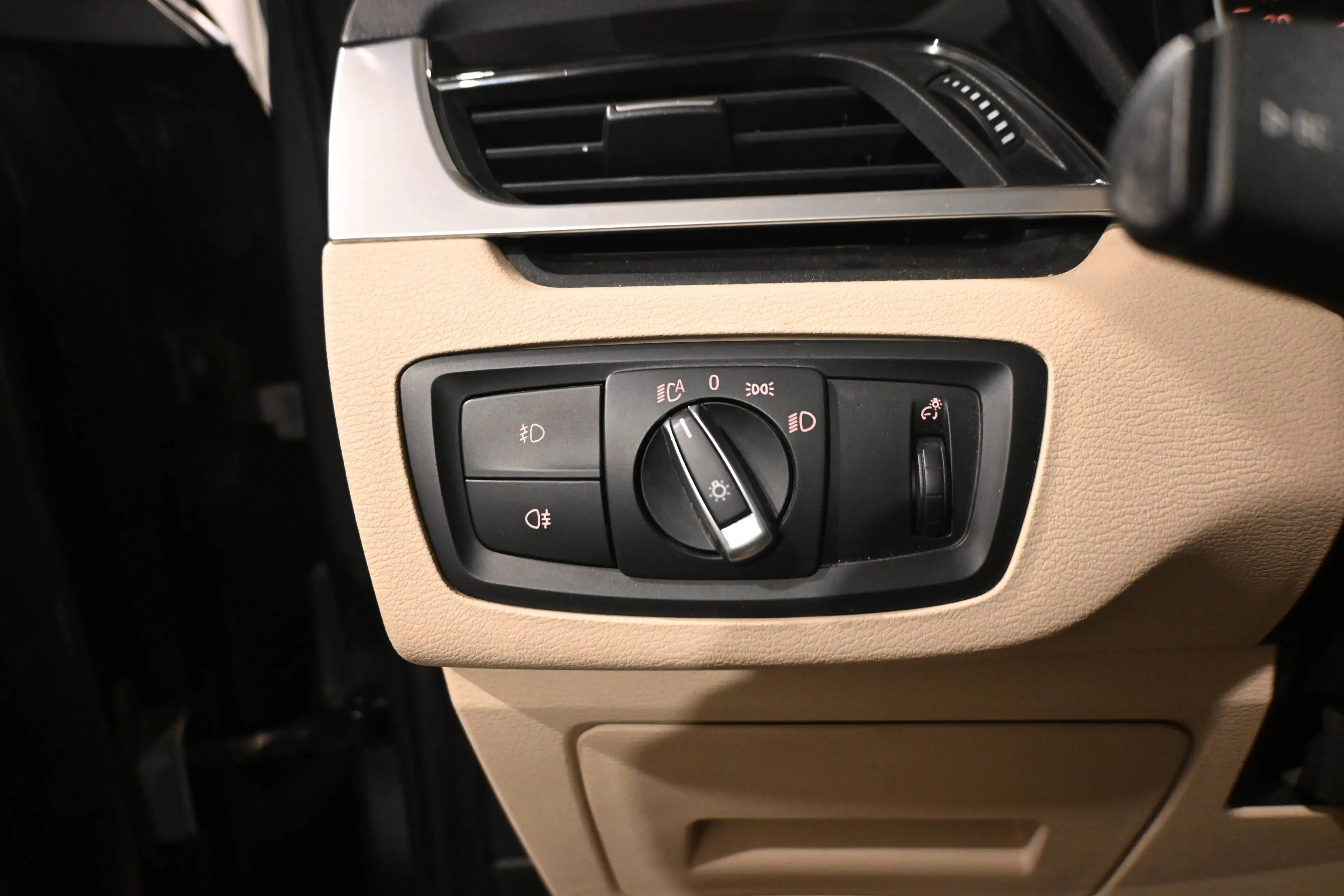 BMW X1 X1 1.5 d sDrive16 PACK SPORT / TOIT PANORAMIQUE / LEDS / CUIR / PDC !! — photo 11