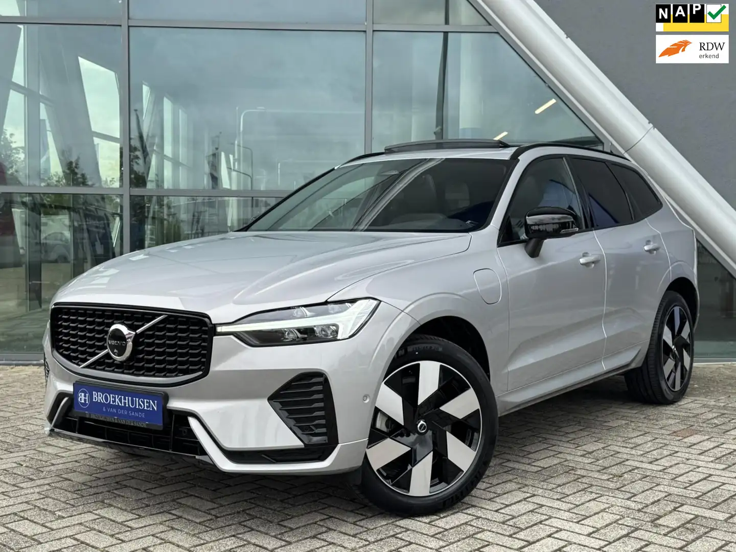 Volvo XC60 2.0 T8 Plug-in hybrid AWD Ultimate Dark Long Range Argent - 1