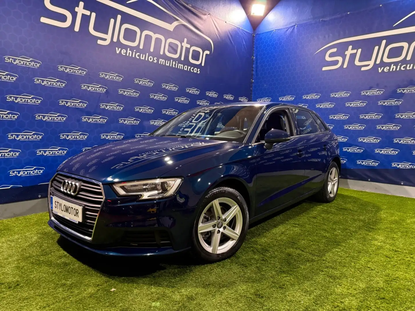 Audi A3 Sportback 1.6TDI Sport Edition 81kW Azul - 1