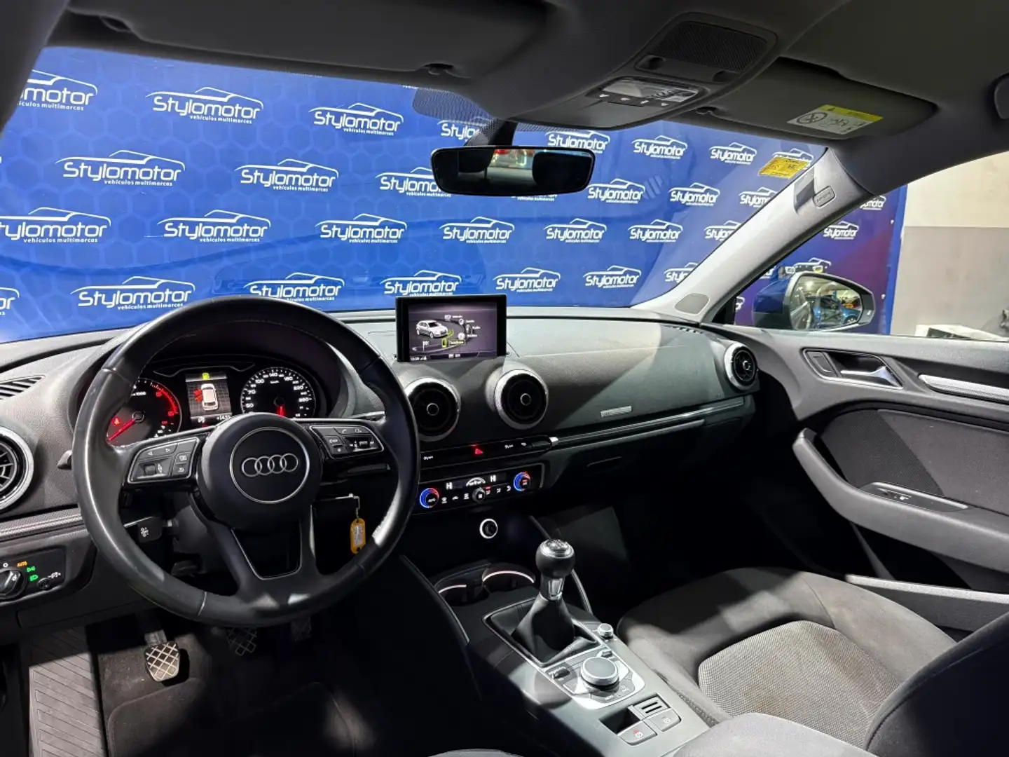 Audi A3 Sportback 1.6TDI Sport Edition 81kW Azul - 2