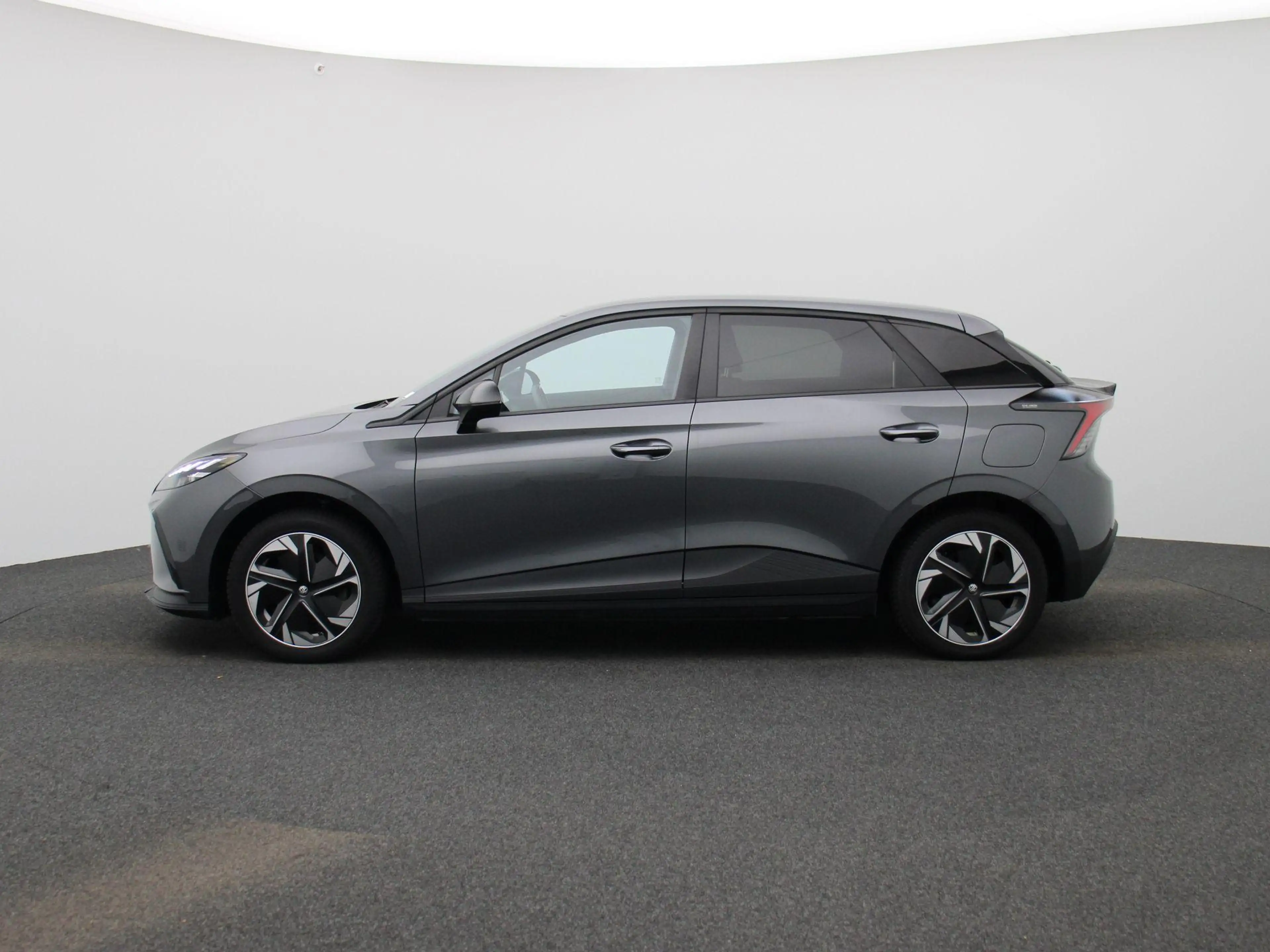 MG MG4 Long Range Comfort 64 kWh — photo 4