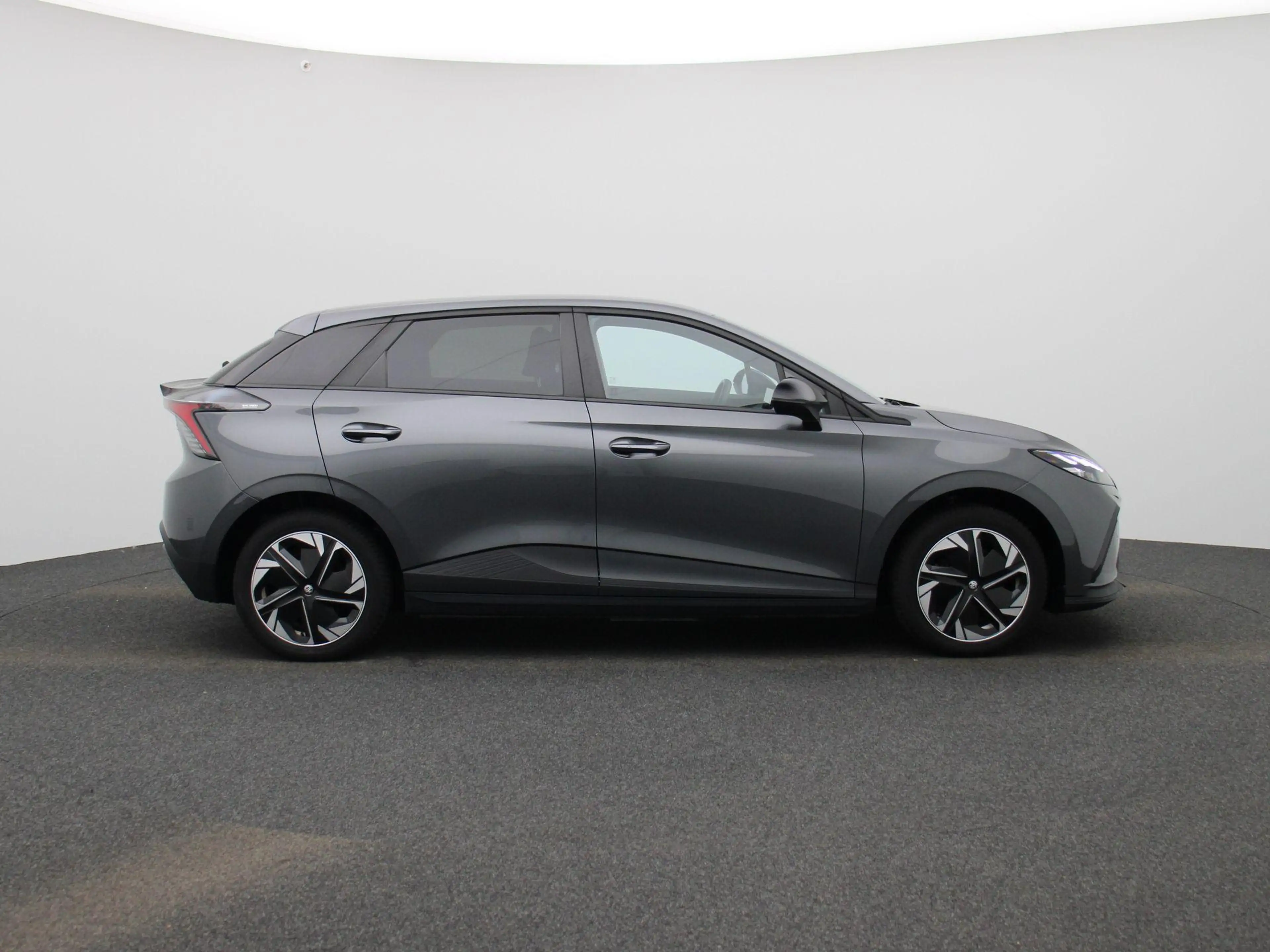 MG MG4 Long Range Comfort 64 kWh — photo 6