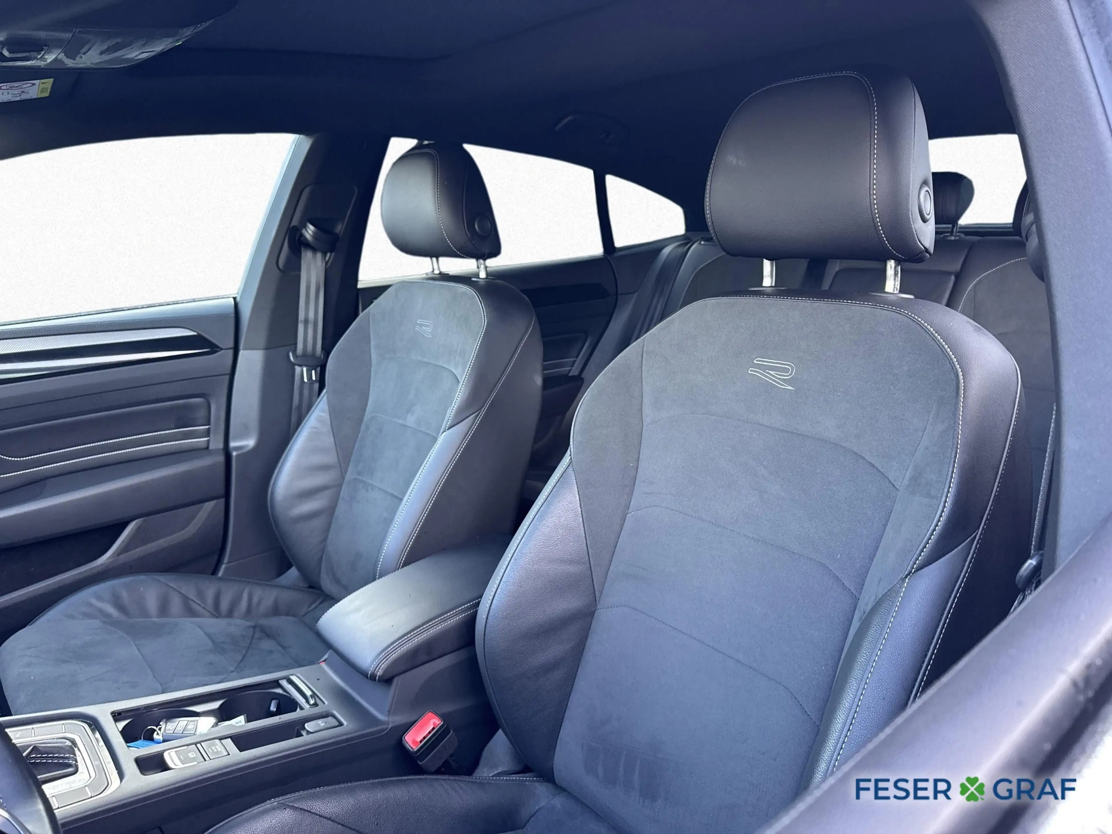 Volkswagen Arteon 2.0 TDI DSG R-LINE AHK PANO KAM NAVI — photo 9