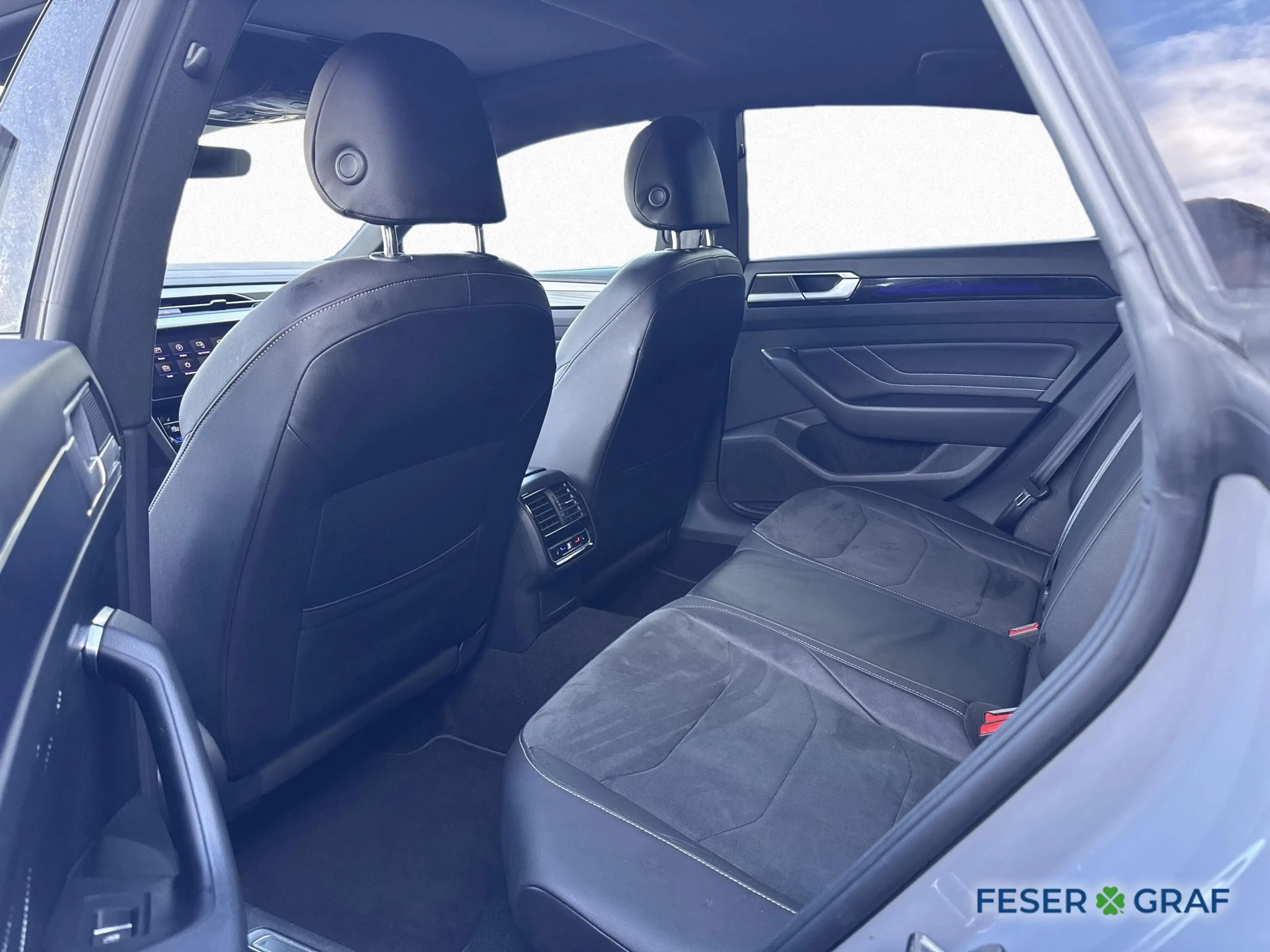 Volkswagen Arteon 2.0 TDI DSG R-LINE AHK PANO KAM NAVI — photo 12