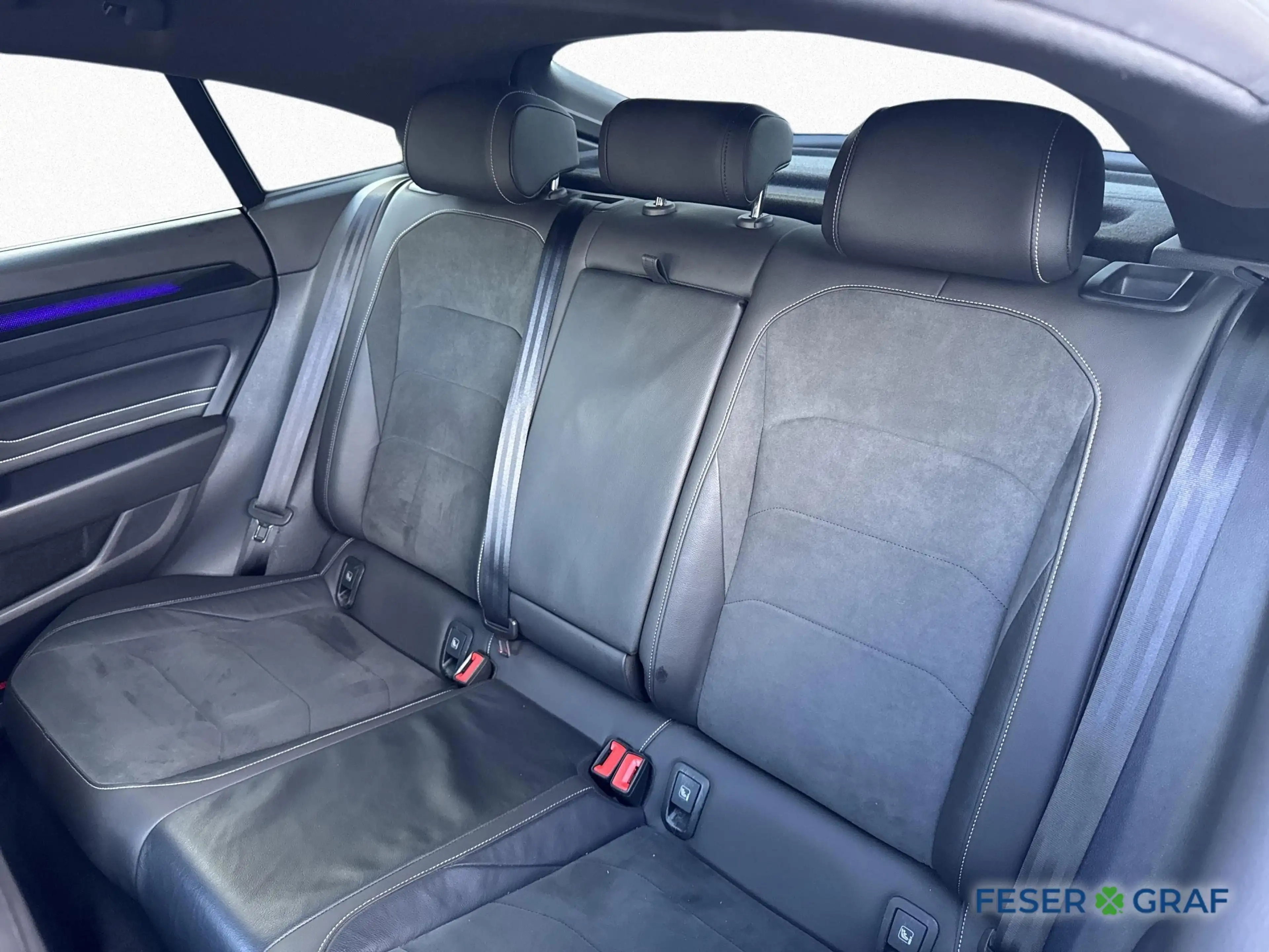 Volkswagen Arteon 2.0 TDI DSG R-LINE AHK PANO KAM NAVI — photo 11