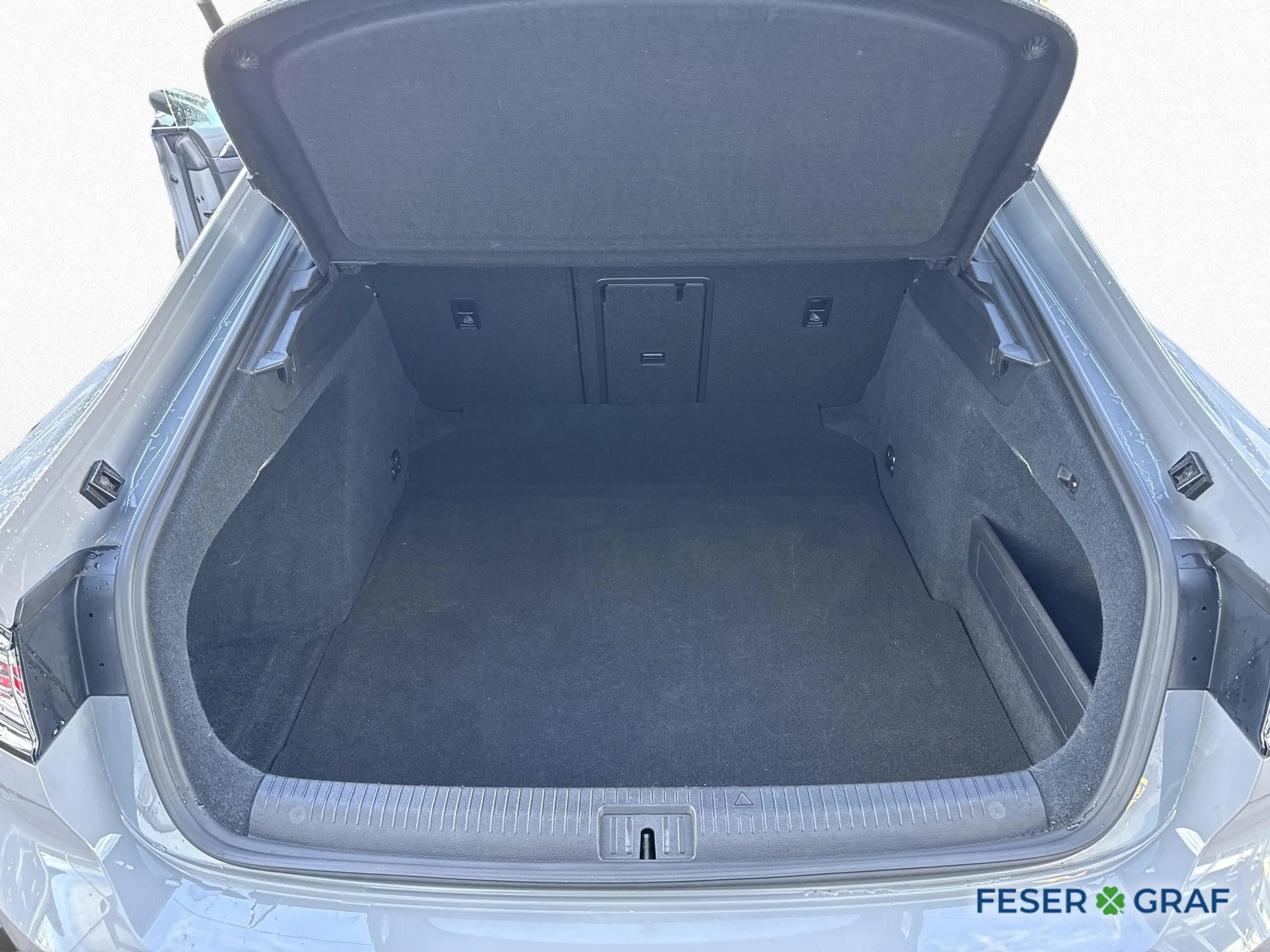 Volkswagen Arteon 2.0 TDI DSG R-LINE AHK PANO KAM NAVI — photo 13